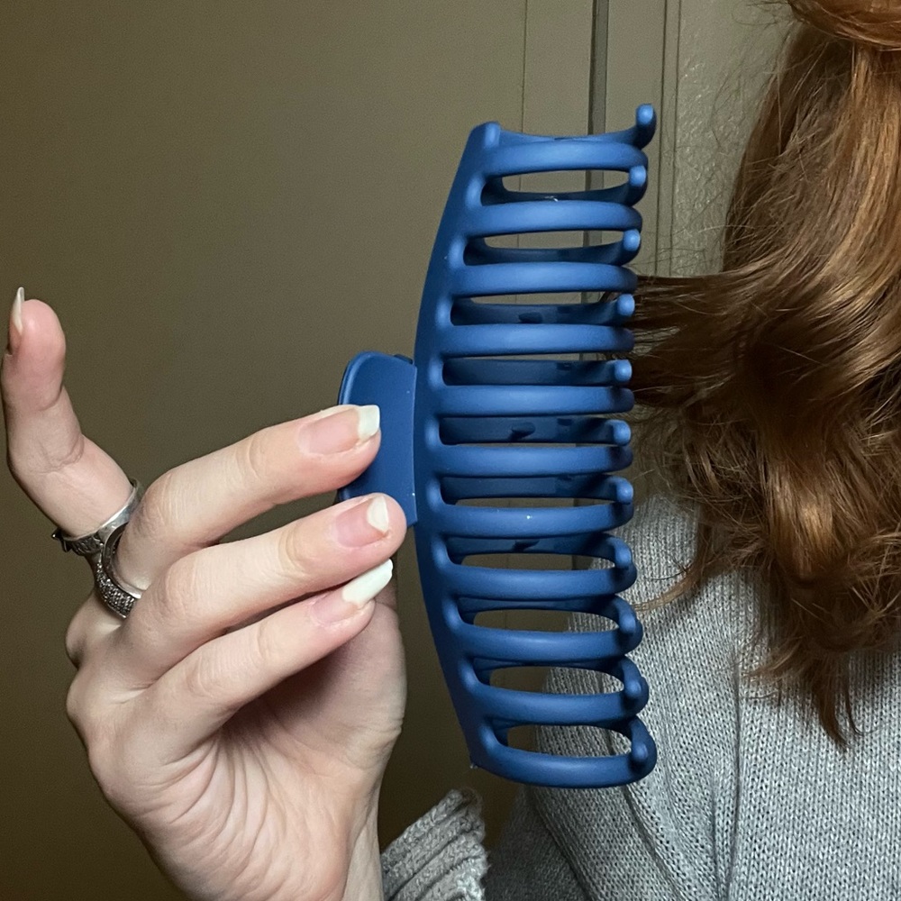 Large blue claw clip
